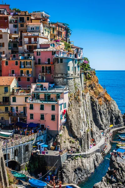 Cinque terre, Italien - manarola färgglada fiskarna village — Stockfoto