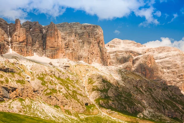 Panorama de la chaîne de montagnes Sella depuis le col de Sella, Dolomites, Ita — Photo