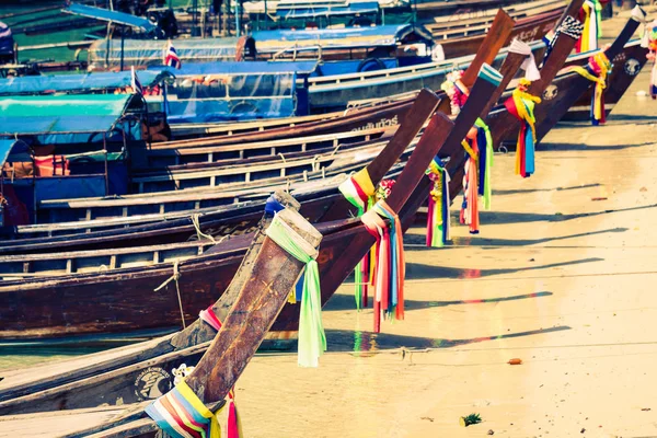 Geleneksel Tayland uzun kuyruklu teknesi — Stok fotoğraf