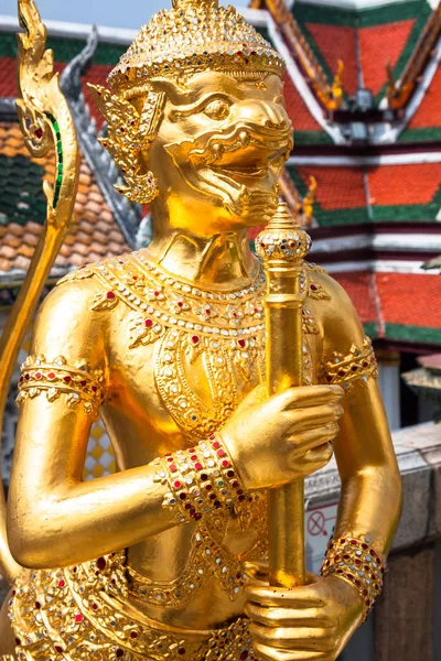 Ángulo de Oro en Wat Phra Kaeo, Templo del Buda Esmeralda y — Foto de Stock