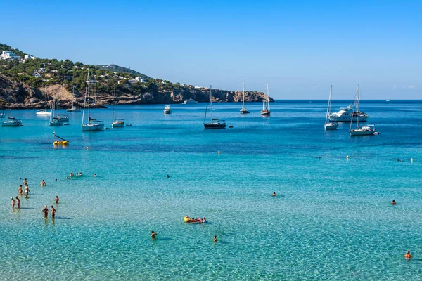 Cala Tarida na praia de Ibiza San Jose nas Ilhas Baleares — Fotografia de Stock