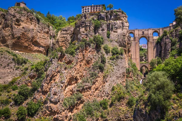 ロンダは、スペインの崖上の建物の表示 — ストック写真