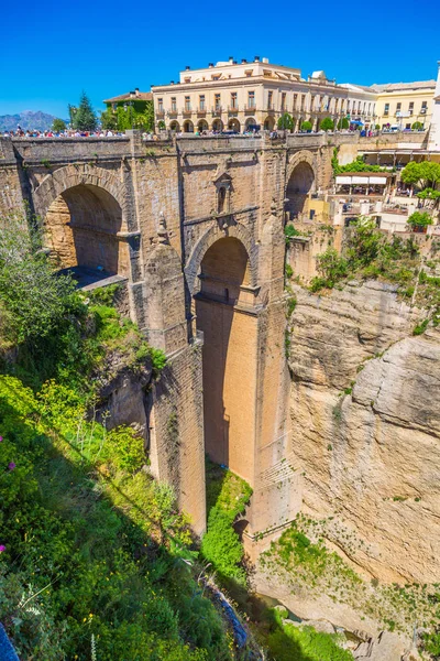 Bridge i Ronda, en av de mest berömda vita byarna i Malaga — Stockfoto