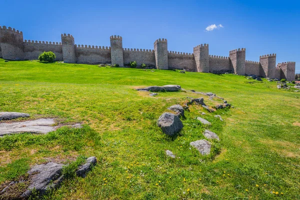 Avila, İspanya, unesco listesinde doğal ortaçağ şehir duvarları — Stok fotoğraf