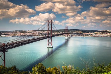 The 25 de Abril Bridge is a bridge connecting the city of Lisbon clipart