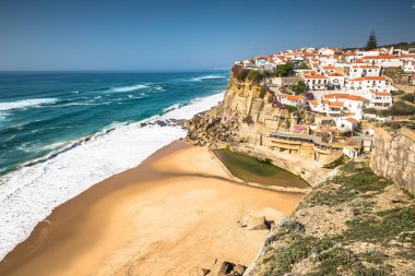 Azenhas beyaz köy landmark cliff ve Atlantik üzerinde Mar 