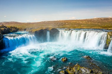 Icelan 'daki ünlü Godafoss şelalesinin hava manzarası.