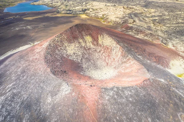 Letecký bezpilotní pohled na sopečnou krajinu Island Berserkjahraun, — Stock fotografie