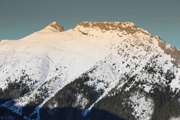 Zimowy widok na Giewont w Tatrach w Zakopanem, Polska — Zdjęcie stockowe