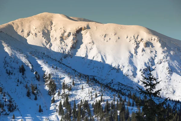 Winterberg in Polen aus der Tatra - kasprowy wierch — Stockfoto