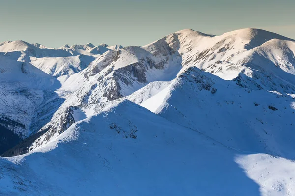 タトラ - カスプロヴィ ヴィェルフ山からポーランドの冬の山 — ストック写真