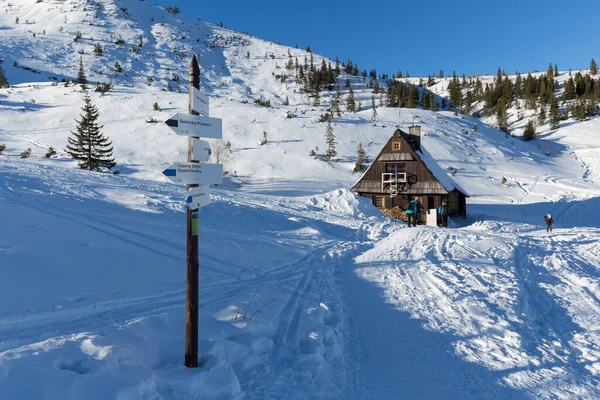 Winterlandschap van Hala Gasienicowa (Valey Gasienicowa) in Tatra — Stockfoto