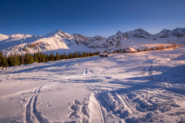 Winter landscape of Hala Gasienicowa(Valey Gasienicowa) in Tatra — ストック写真