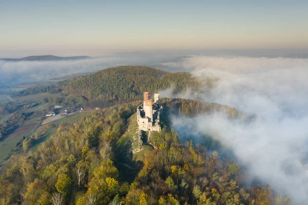 Château Checiny près de Kielce, Pologne vue aérienne Photos De Stock Libres De Droits