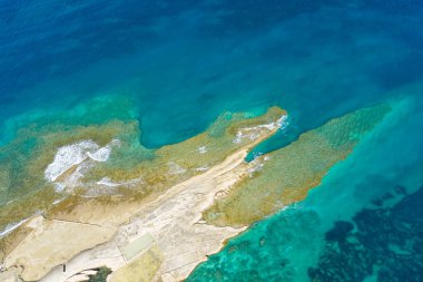 Malta Adası 'ndaki tuzlu tavaların havadan görünüşü