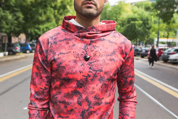 Fashionable man posing during Milan Fashion Week — Stock Photo, Image