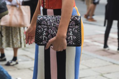 Milano Moda Haftası sırasında çanta detay
