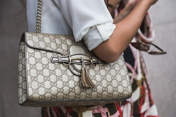 Detail van de zak tijdens de Milan Fashion Week — Stockfoto