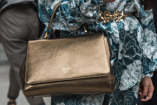 Detalj av väska på Milano Fashion Week — Stockfoto