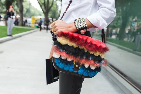 Λεπτομέρεια από την τσάντα στο Μιλάνο εβδομάδα μόδας — Φωτογραφία Αρχείου