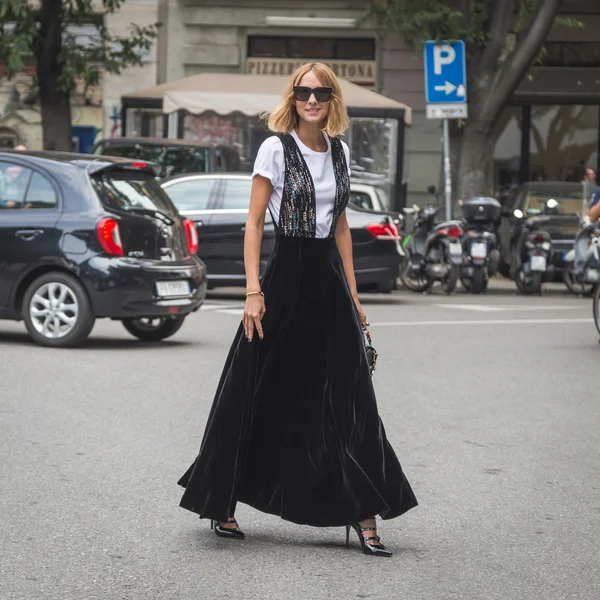 Candela Novembre posing during Milan Fashion Week — Stock Photo, Image