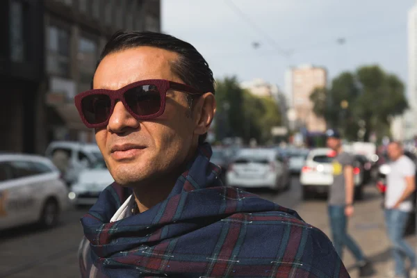 Fashionable man posing during Milan Fashion Week — Stock Photo, Image