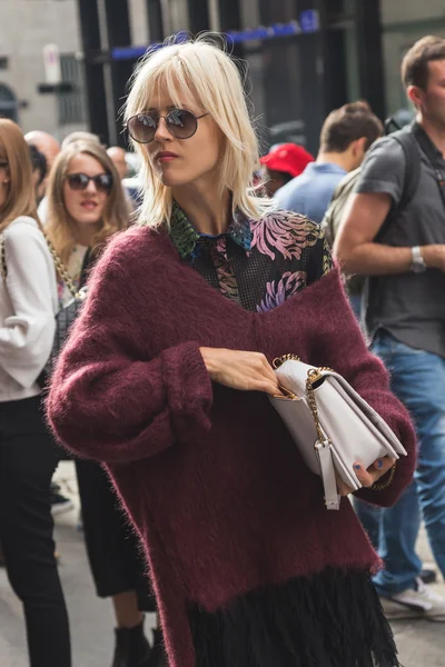 Linda Milano Moda Haftası sırasında poz Tol — Stok fotoğraf