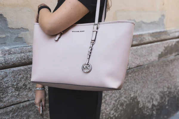 Деталь сумки на Неделе Моды в Милане — стоковое фото