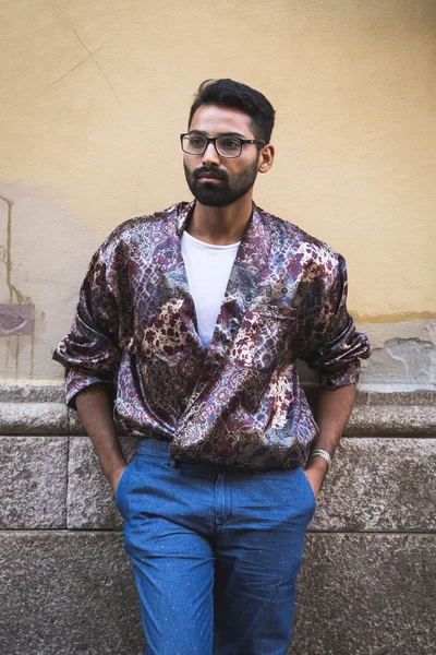 Fashionable man posing during Milan Fashion Week — Stock Photo, Image