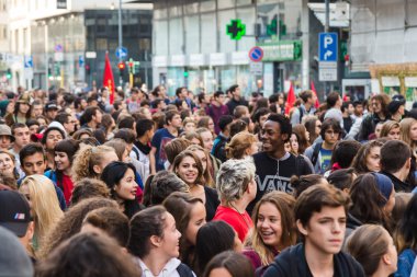 Milan, İtalya'da protesto öğrenciler