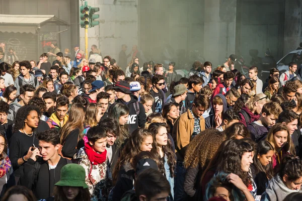 Φοιτητές που διαμαρτύρονταν στο Μιλάνο, Ιταλία — Φωτογραφία Αρχείου