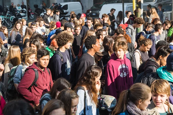 Φοιτητές που διαμαρτύρονταν στο Μιλάνο, Ιταλία — Φωτογραφία Αρχείου