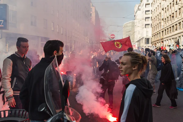 Mahasiswa melakukan protes di Milan, Italia — Stok Foto