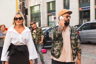 Milano Moda Haftası sırasında moda insanlar