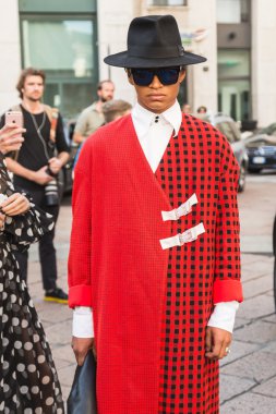 Milano Moda Haftası sırasında moda adam