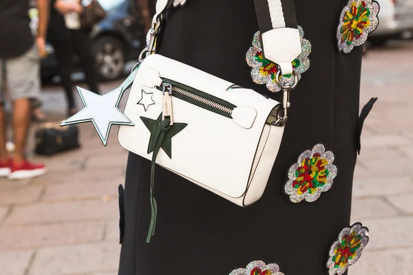 ミラノ ・ ファッション ・ ウィーク中にバッグの詳細 — ストック写真