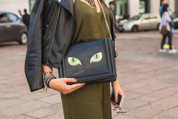 Деталь сумки во время Недели Моды в Милане — стоковое фото