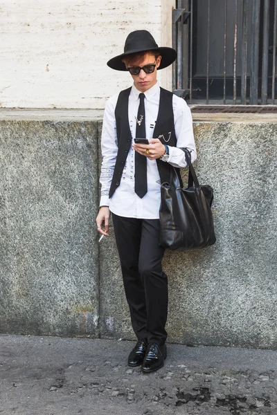 Fashionable man during Milan Fashion Week — Stock Photo, Image