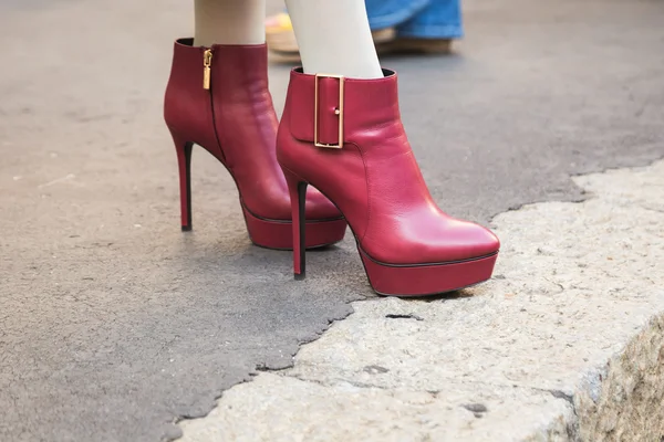 Detalhe de sapatos durante a semana de moda de Milão — Fotografia de Stock