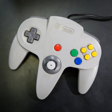 2016 Milano Oyunları Haftası'nda vintage denetleyici