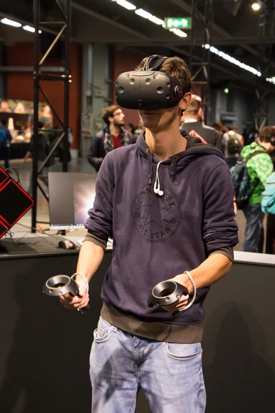 Virtual Reality headset bij Milan games week 2016 — Stockfoto