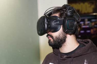 Milano Oyunları Haftası 2016'da sanal gerçeklik kulaklık