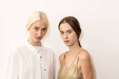 Mükemmel modele backstage içinde poz