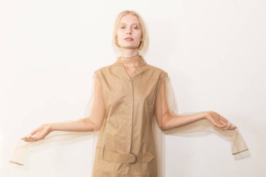 Muhteşem model backstage içinde poz