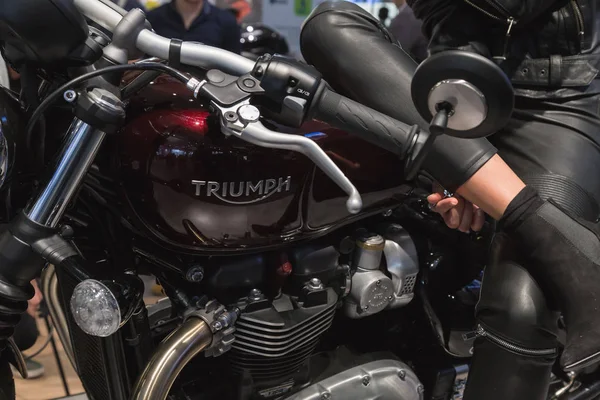 Detalj av Triumph motorcykel utställda på Eicma 2016 — Stockfoto