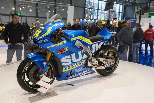 Motorky Suzuki na displeji v 2016 Eicma v Miláně, všesokolského — Stock fotografie