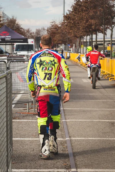 Pilotes de Motocross à l'EICMA 2016 à Milan, Italie — Photo