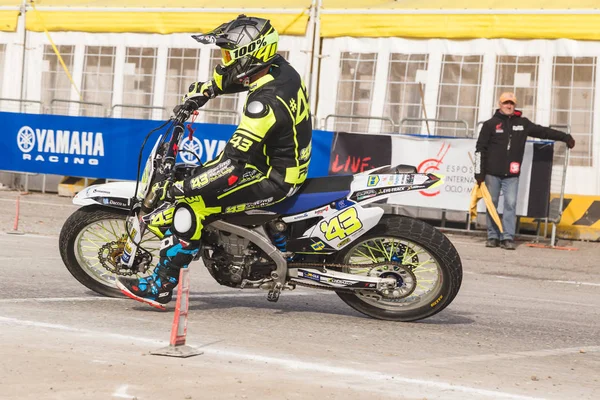 Motorcross piloten op Eicma 2016 in Milaan, Italië — Stockfoto