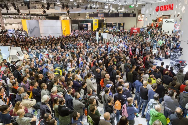 People visiting EICMA 2016 in Milan, Italy — Stock Photo, Image