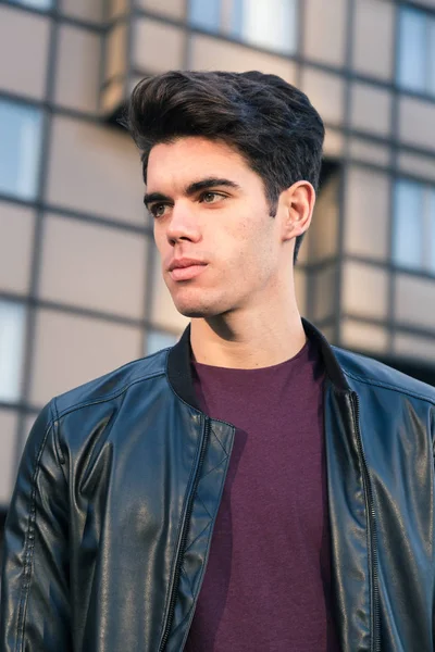 Beautiful young man posing in an urban context — Stock Photo, Image